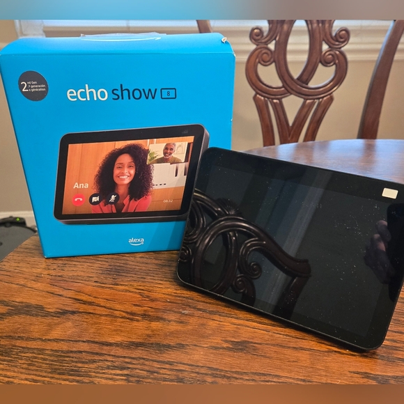 Echo Show 8 (2nd Gen) Smart Display - Picture 2 of 2